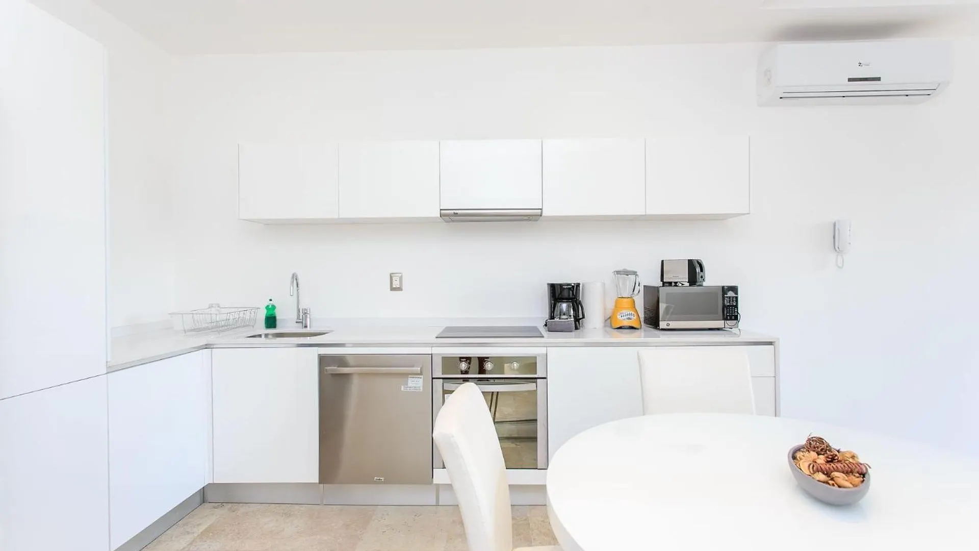 Menesse-2Bedrooms-Perfectspot Steps To The Ocean 0*, Playa del Carmen