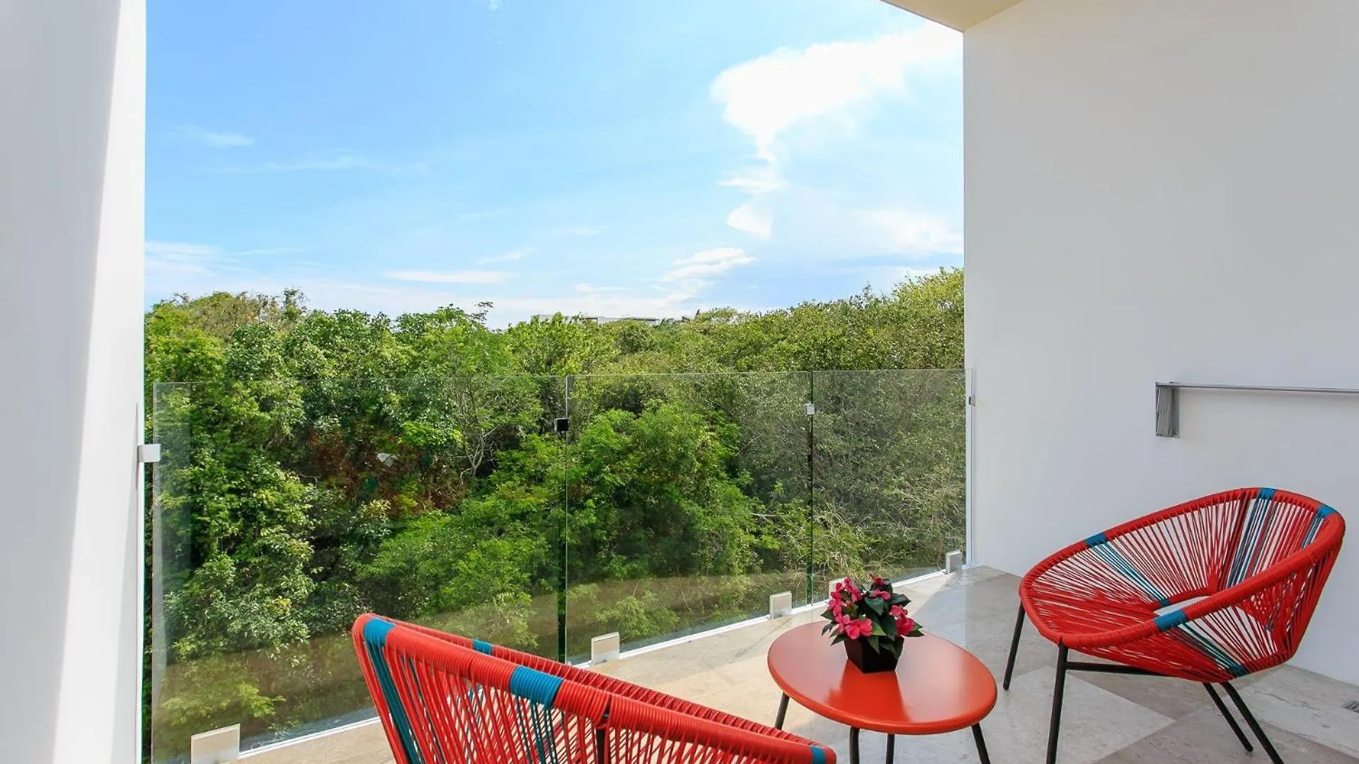 Menesse-2Bedrooms-Perfectspot Steps To The Ocean Mexico